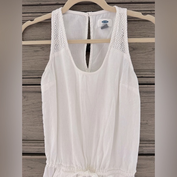 White Linen Sleeveless Romper EUC One Piece Shorts Crochet Tie Waist Old Navy S - Picture 4 of 13